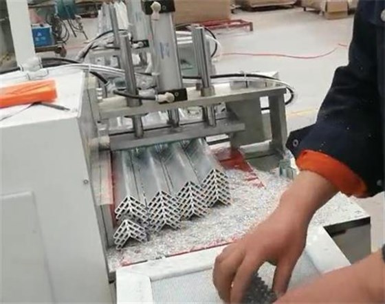 角碼切割機切24支料 角碼切割機切24支料